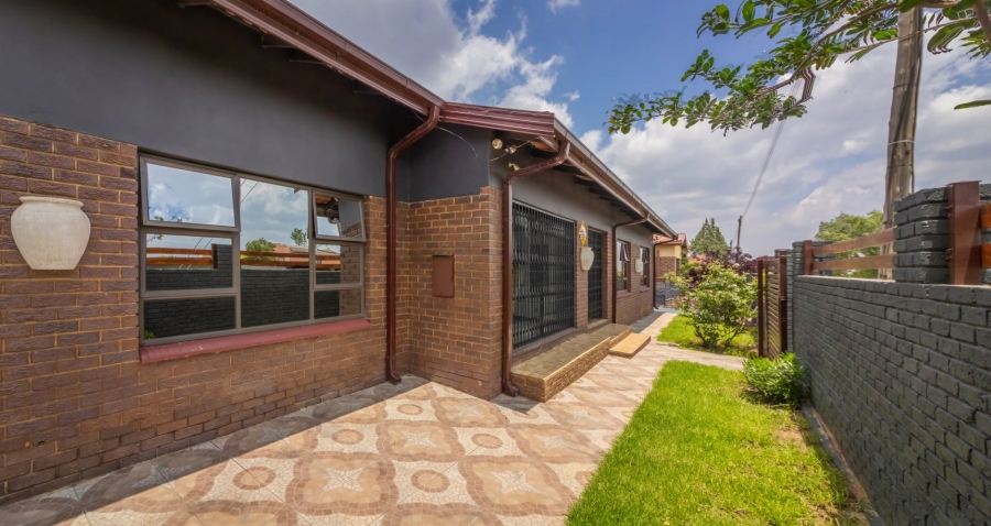 3 Bedroom Property for Sale in Maokeng Free State